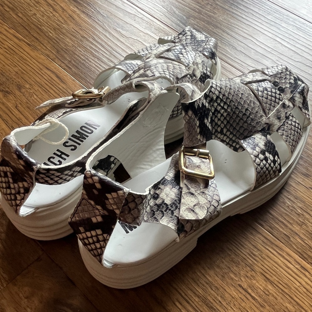 Mich Simon | Grey Sandal | Size 39 - 8.5/9 Woman | Never Worn